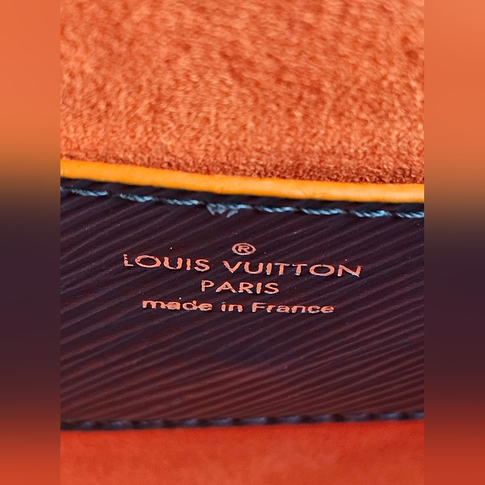 Louis Vuitton Twist MM  Epi Leather  Crossbody Navy Blue Bag - Picture 6 of 13